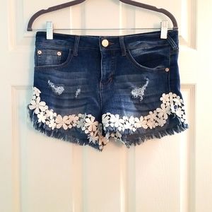 🌞🌻DENIM LACE TRIMMED SHORTS 🏖